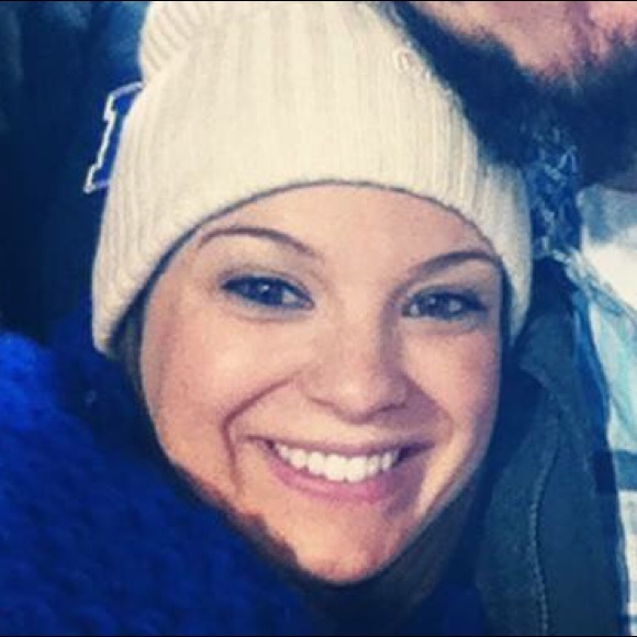Profile Picture of Ruthellen Waters (@ruthiewaters27) on Poshmark