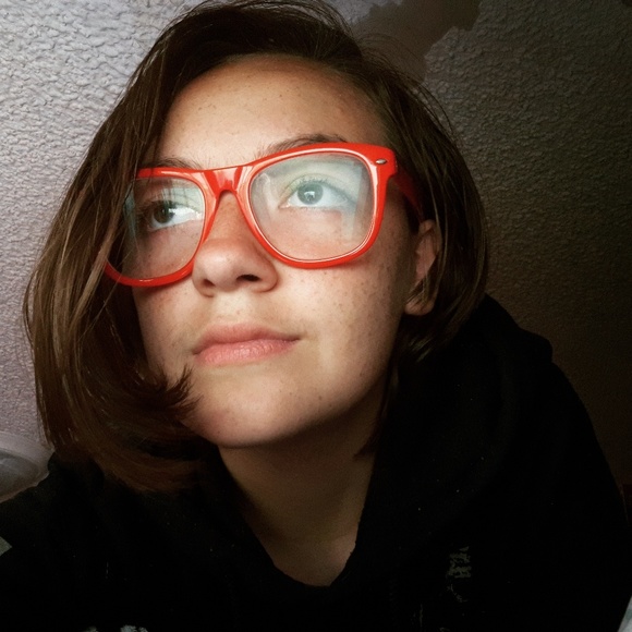 Profile Picture of Jenna Carlton (@jenna_writes) on Poshmark