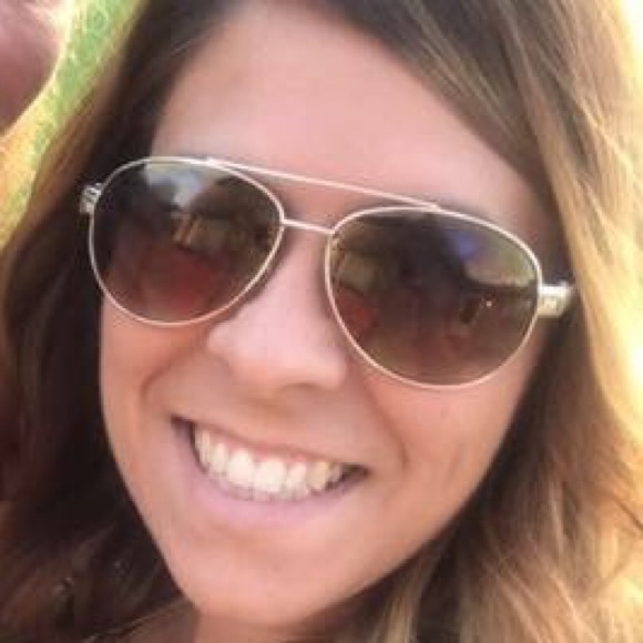 Profile Picture of Candice Milsop (@renee3607) on Poshmark