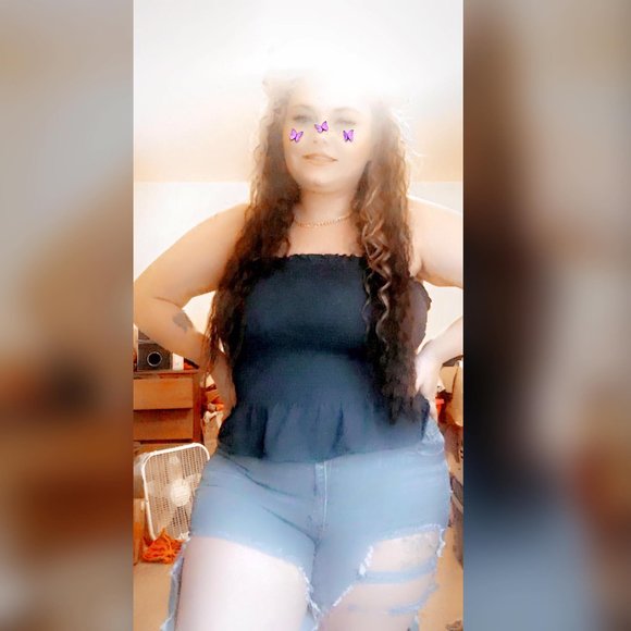 Profile Picture of Cindy English (@cindye93) on Poshmark