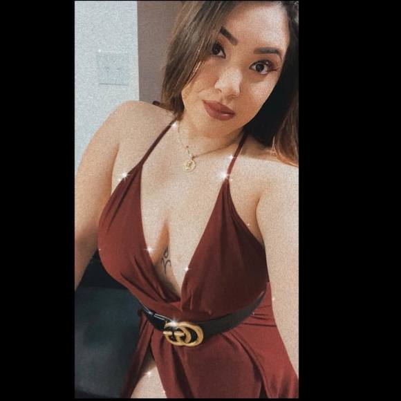 Profile Picture of Anahi Ramirez (@ramirez_410) on Poshmark