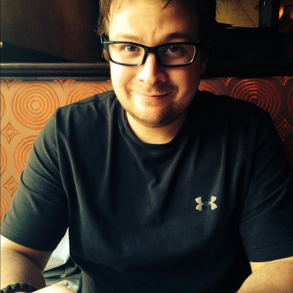 Profile Picture of Tyler Reinhart (@trharts2021) on Poshmark