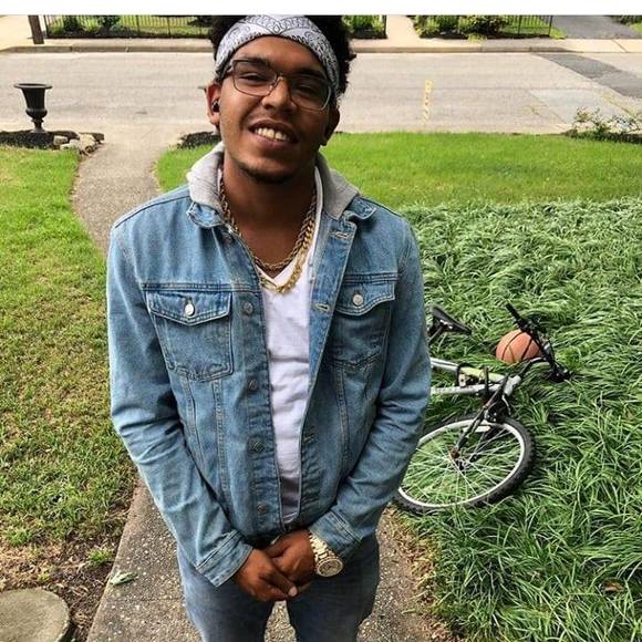 Profile Picture of Erky Erkyy (@erkyerkyy) on Poshmark