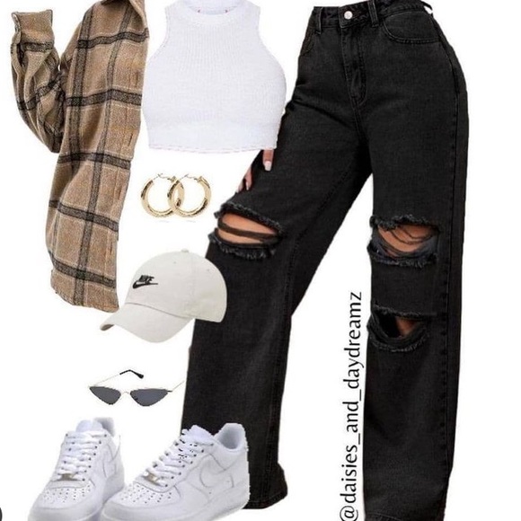 Profile Picture of Christa Marion (@shoptiludrop333) on Poshmark