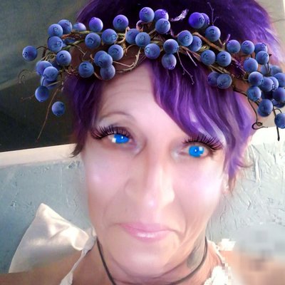 Profile Picture of Sheryl Hebert (@alsoomemansi) on Twitter