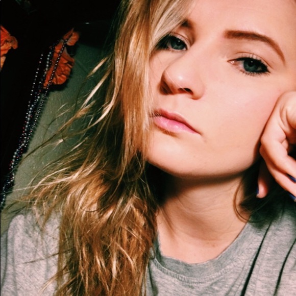 Profile Picture of Allie Sprenger (@allie_sprenger) on Poshmark