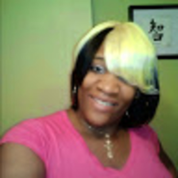 Profile Picture of Lashonda Perrow (@lashondaperrow) on Poshmark