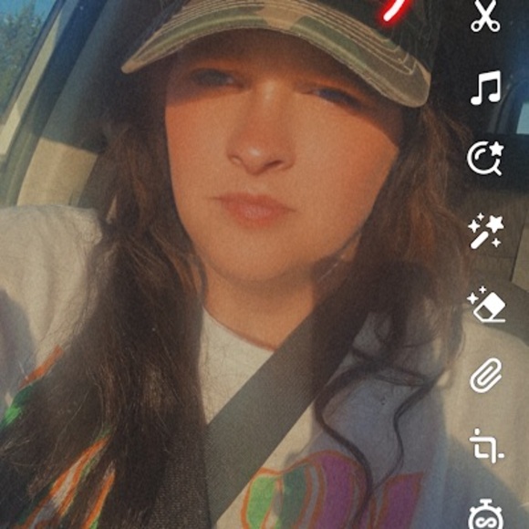 Profile Picture of B Watson (@bwatson703) on Poshmark