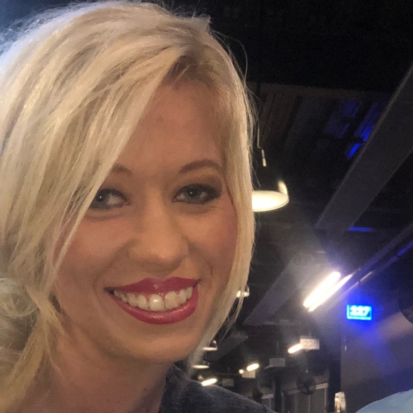 Profile Picture of Ashlynn Parsons (@aparsons30) on Poshmark