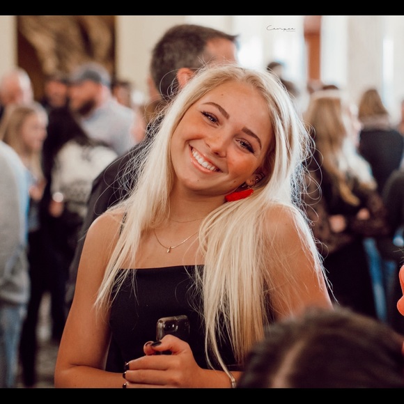 Profile Picture of Kennady Hanig (@kennady_h) on Poshmark