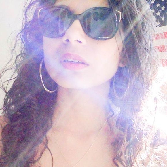 Profile Picture of Brenda Gonzalez (@blearpassion) on Poshmark