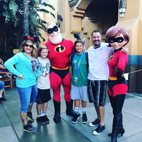 Profile Picture of Nick Corgiat (@ncorg) on Poshmark