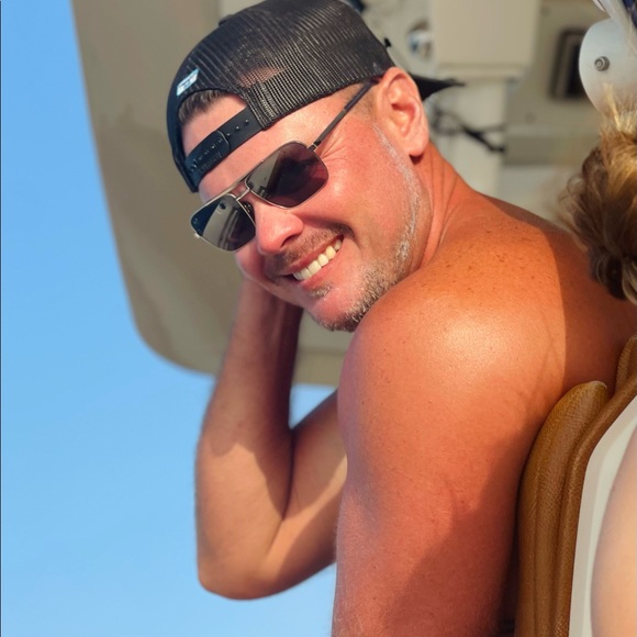 Profile Picture of Christopher Topping (@clamtastic2000) on Poshmark
