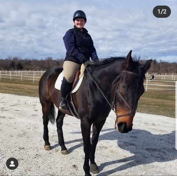 Profile Picture of Alicia Vincelli (@aliciavincelli) on Poshmark