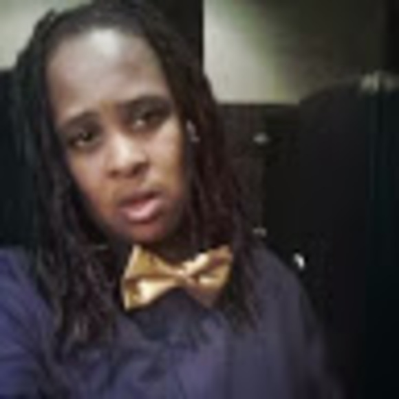 Profile Picture of Shannon Sallins (@ssallins10) on Poshmark