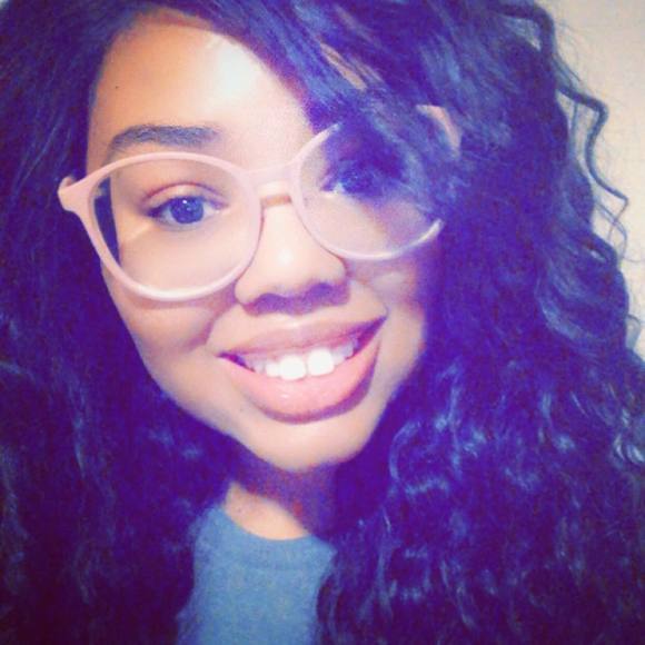 Profile Picture of Kyanna Byrnes (@kyannabyrnes) on Poshmark