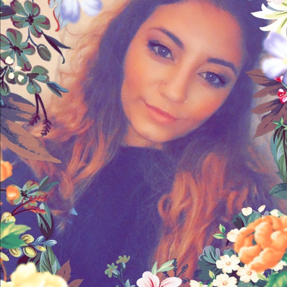 Profile Picture of Stephanie Restrepo (@srest005) on Poshmark