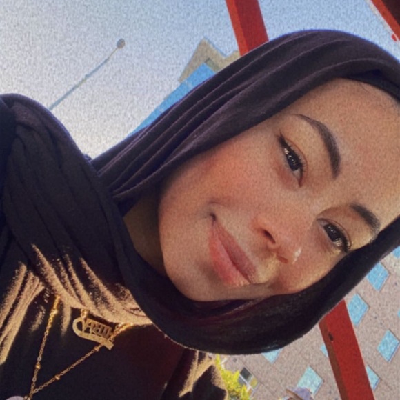 Profile Picture of Hiba Ashouri (@hibaashouri) on Poshmark