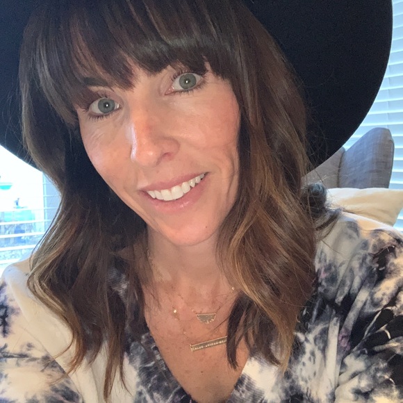 Profile Picture of Shannon Liedtke (@lauren_styled) on Poshmark