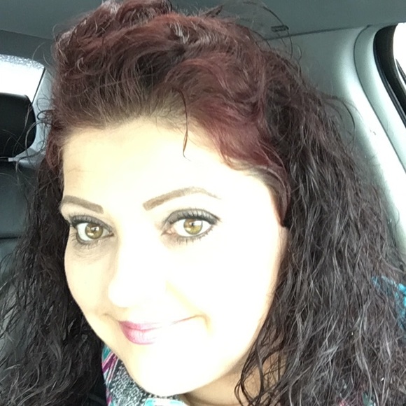 Profile Picture of Mary Pescatore (@turbo29) on Poshmark