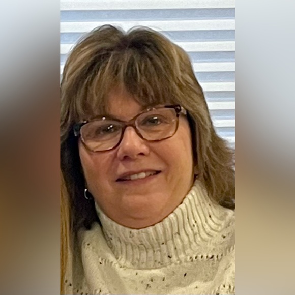 Profile Picture of Deborah Gelbard (@gelbade1) on Poshmark