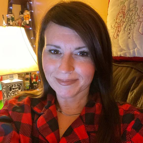 Profile Picture of Tamara Small (@tamara_small) on Poshmark