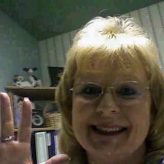 Lorie Luallen - Facebook Profile Picture of Lorie Luallen (@lorie.luallen) on Facebook