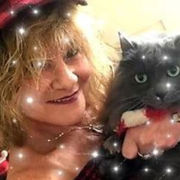 Profile Picture of Vickie Soffa (@spirit425) on Poshmark