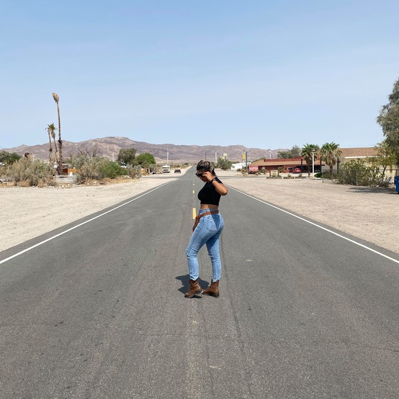 Lesly Hijar - Poshmark Profile Picture of Lesly Hijar (@lesy14) on Poshmark