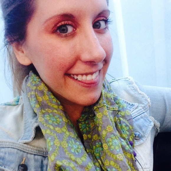 Profile Picture of Stephanie Gaudioso (@stephaniejune13) on Poshmark