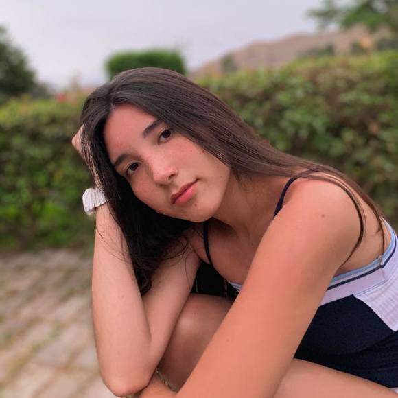 Profile Picture of Daniela Kemper (@danielakemper) on Poshmark