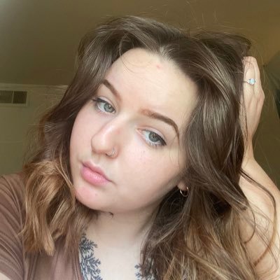 Profile Picture of juniper  🌻 (@junixkate) on Twitter