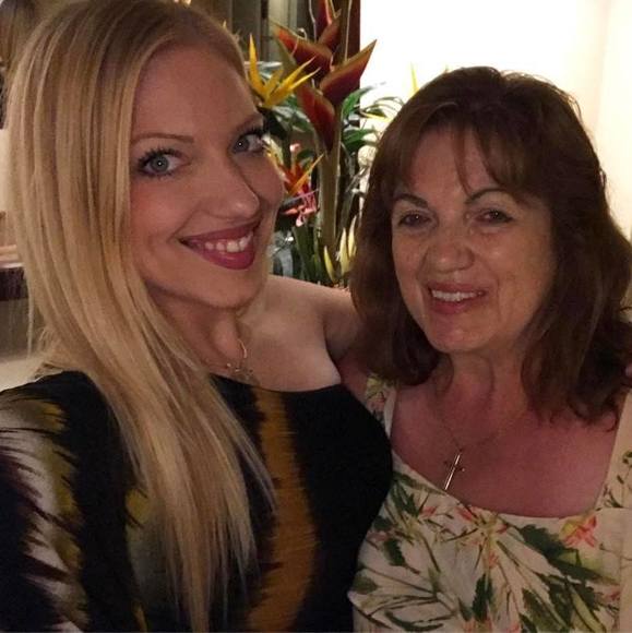 Profile Picture of Terry Michelle (@karasteresa) on Poshmark