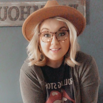 Profile Picture of Angela Osborne (@angelaradesic_) on Twitter