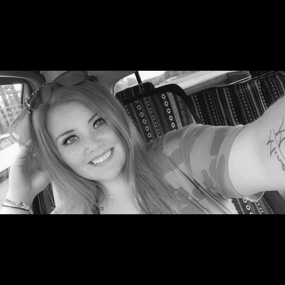 Profile Picture of Micheala Nicole (@micheala_nicole) on Poshmark