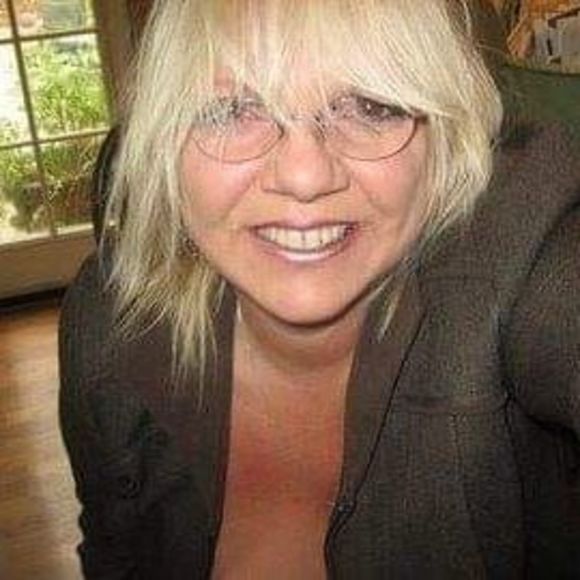 Profile Picture of Goldie Roberts (@goldieroberts) on Poshmark