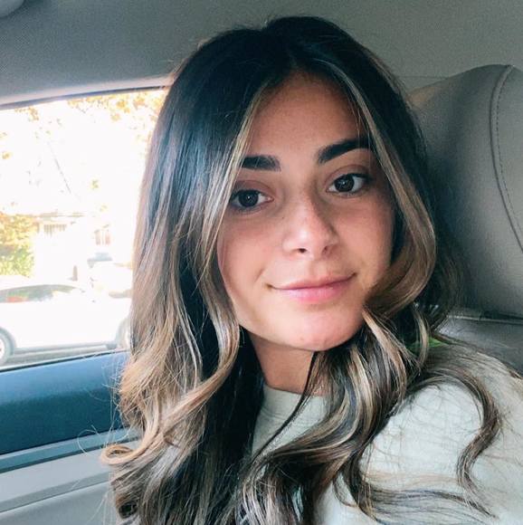 Profile Picture of Samantha Zweig (@samanthazweig) on Poshmark