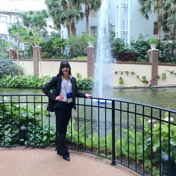 Profile Picture of Amelia Shenyer (@ameliashenyer) on Poshmark