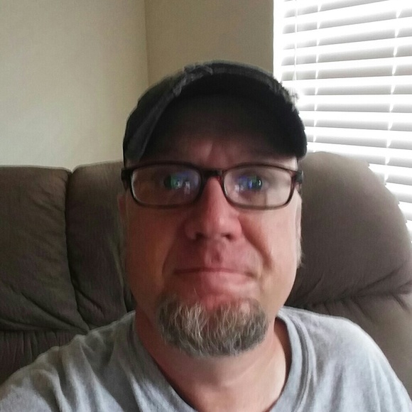 Profile Picture of Jason Howry (@jasonhowry) on Poshmark