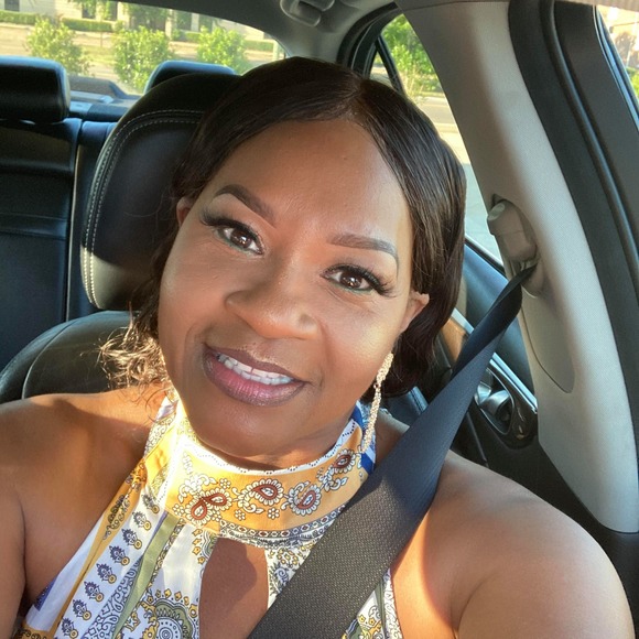 Profile Picture of Sonja Foster (@sonjam2014) on Poshmark