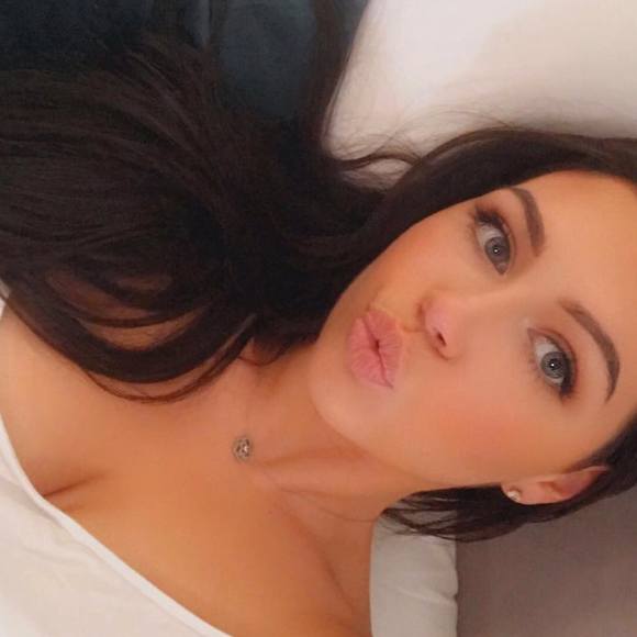 Profile Picture of Rachel Almanzar (@rachelzoanne) on Poshmark