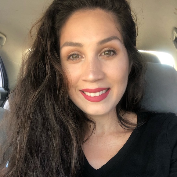 Profile Picture of Davina Blomdahl (@dblomdahl) on Poshmark