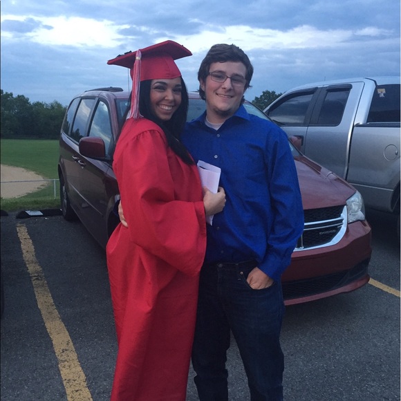 Profile Picture of Danielle Pressley (@danii0327) on Poshmark