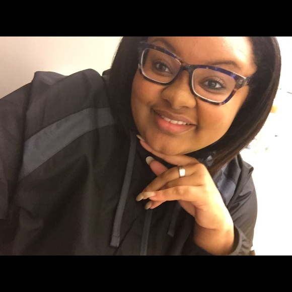 Profile Picture of Amica Hughes (@amicalyn) on Poshmark