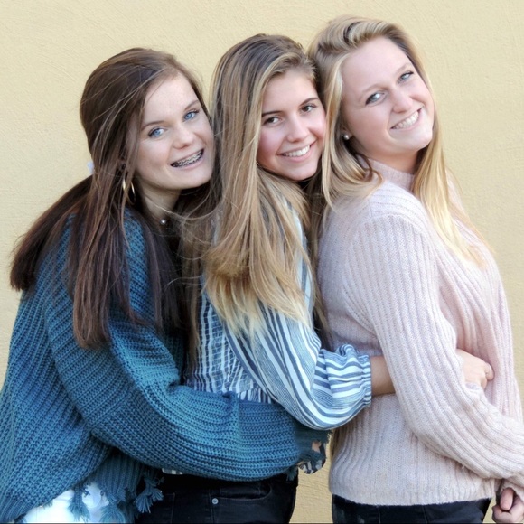 Profile Picture of Lindley Hillyard (@lindleyhillyard) on Poshmark