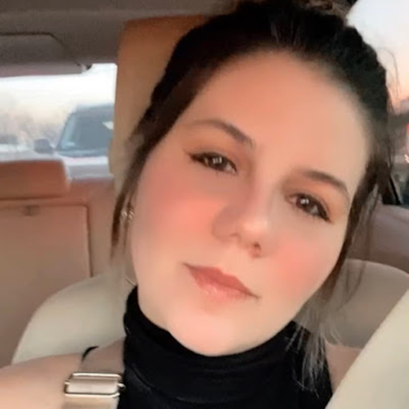 Profile Picture of Liudmila Hernandez (@liudmilahernand) on Poshmark