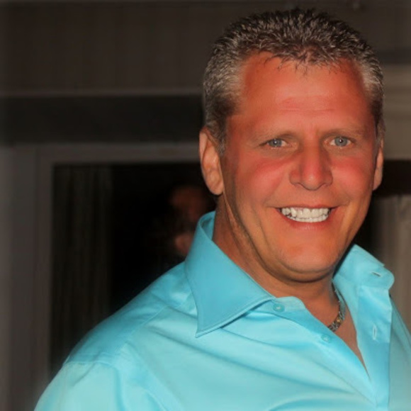 Profile Picture of André Bellefleur (@photobellefleur) on Poshmark