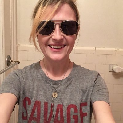 Profile Picture of Lara Savage (@thelarasavage) on Twitter