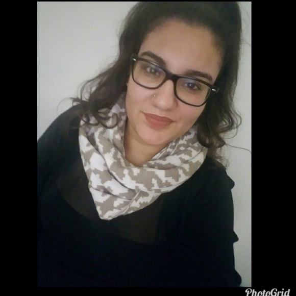 Profile Picture of Estefania Ramirez (@estefiiz) on Poshmark