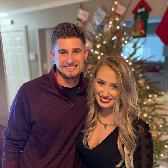 Profile Picture of Matt Hennis (@mdhennis) on Poshmark